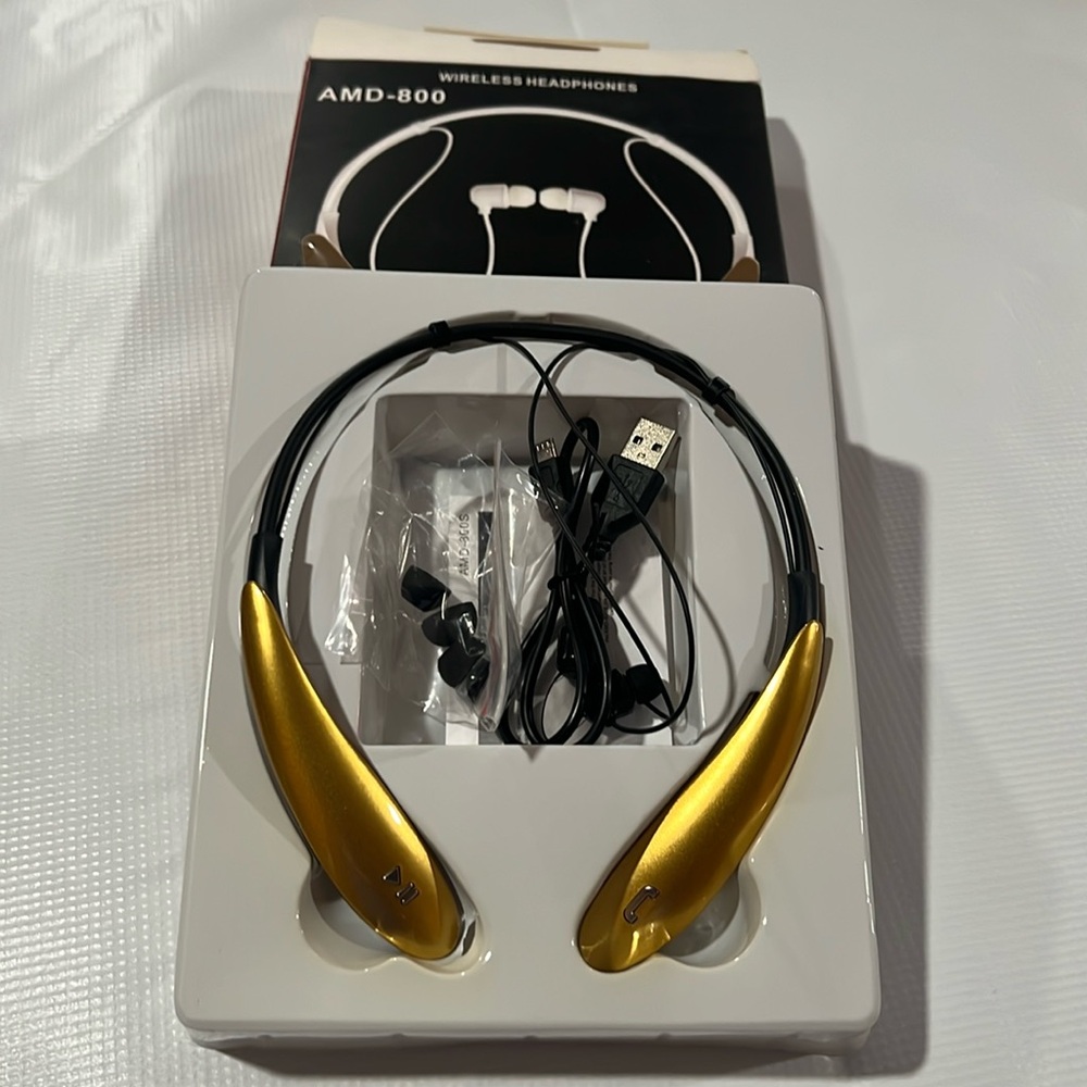AMD-800 wirelesss headphones